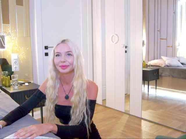 WhiteGirl-one webcam