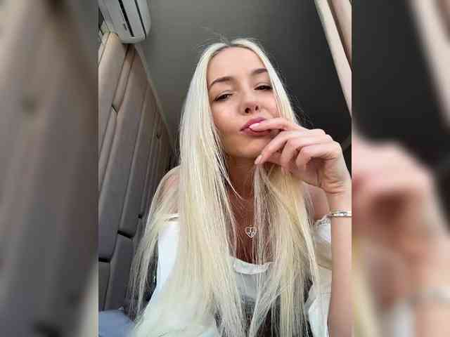 WhiteGirl-one webcam