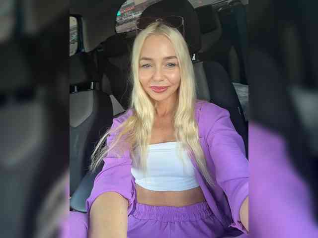 WhiteGirl-one webcam