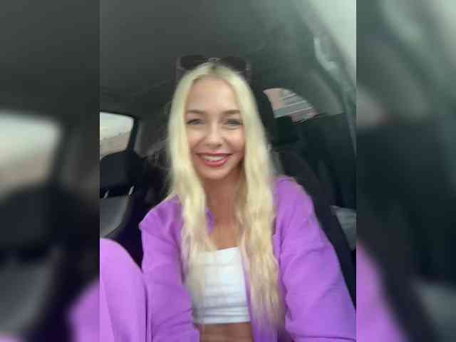 WhiteGirl-one webcam