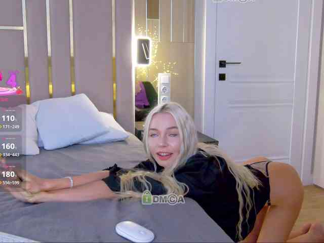 WhiteGirl-one webcam
