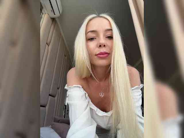 WhiteGirl-one webcam