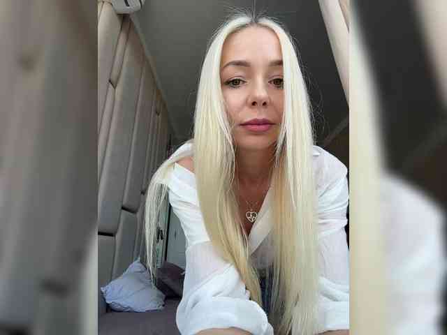 WhiteGirl-one webcam