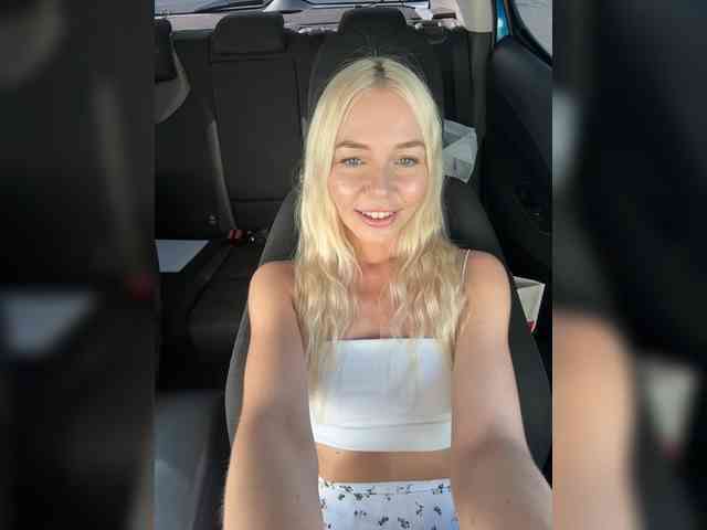 WhiteGirl-one webcam