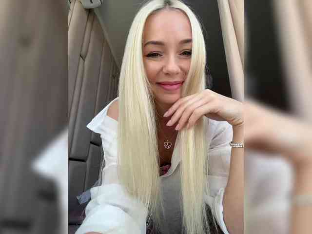 WhiteGirl-one webcam