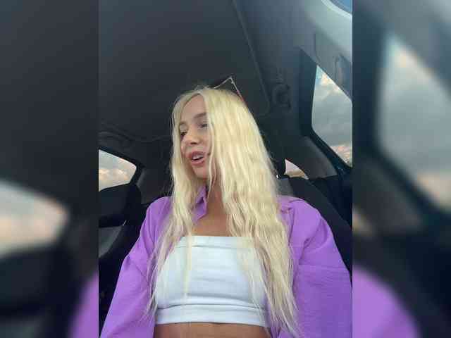 WhiteGirl-one webcam