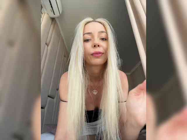 WhiteGirl-one webcam