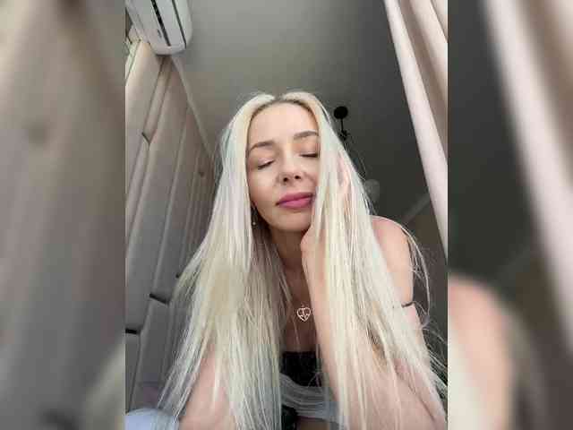 WhiteGirl-one webcam