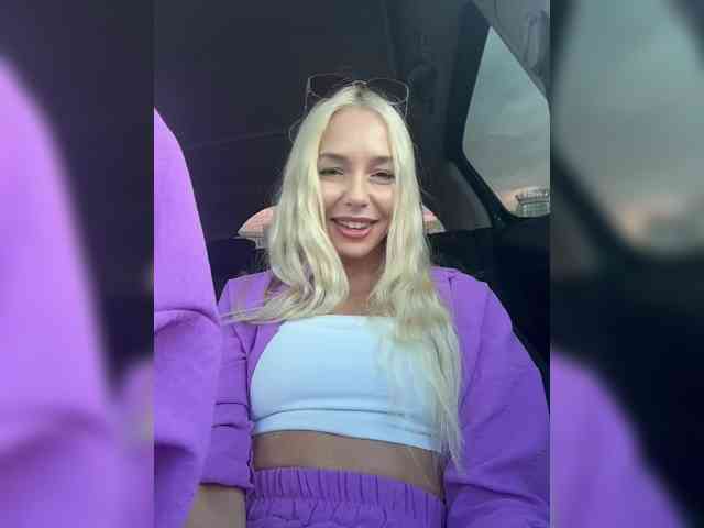 WhiteGirl-one webcam