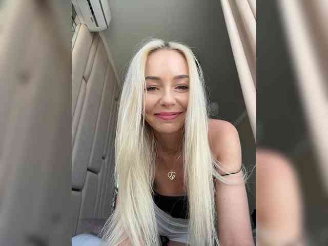 WhiteGirl-one webcam