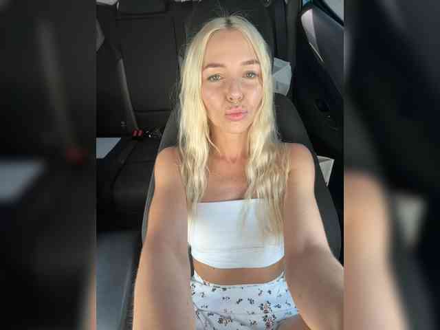 WhiteGirl-one webcam