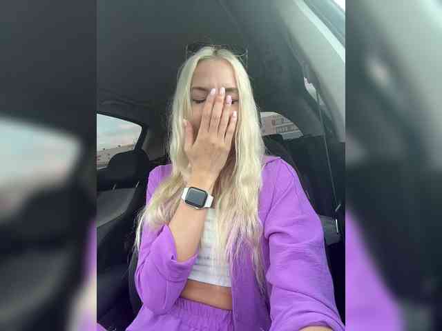 WhiteGirl-one webcam