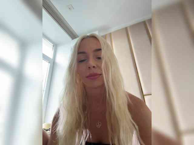 WhiteGirl-one webcam