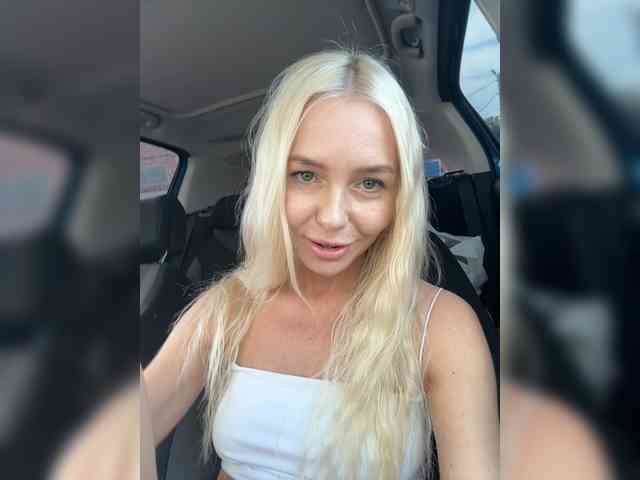 WhiteGirl-one webcam