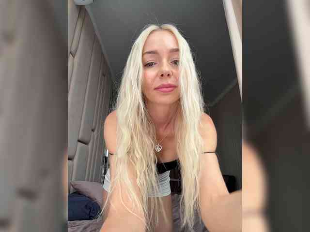 WhiteGirl-one webcam