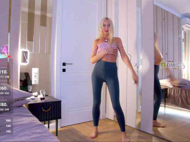 Este modelo está ao vivo agora. WhiteGirl-one