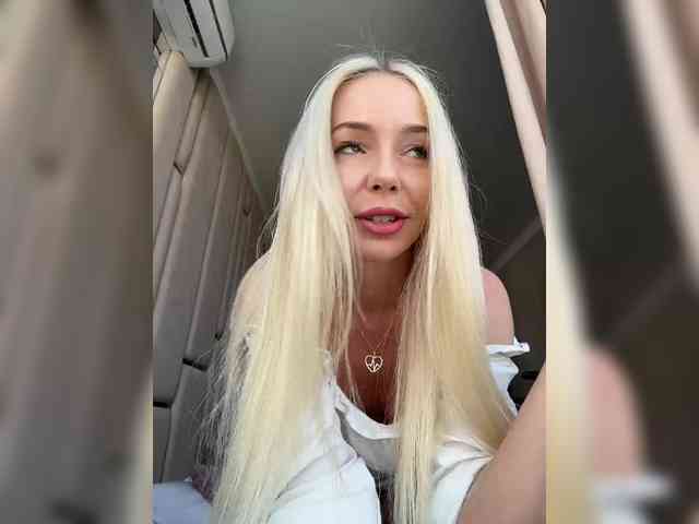 WhiteGirl-one webcam