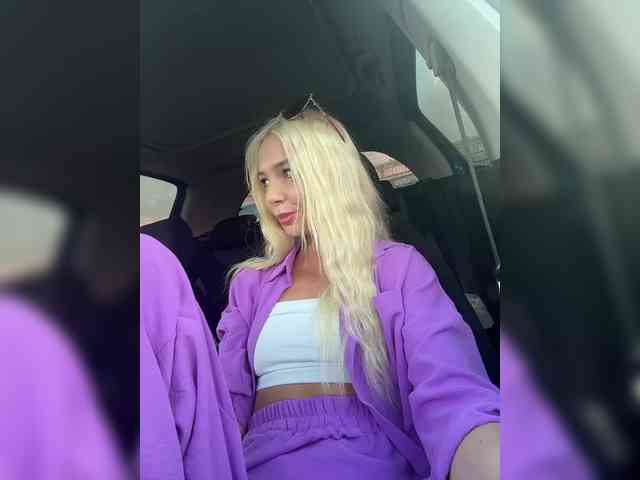 WhiteGirl-one webcam