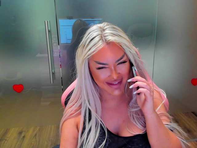 SarahStone's BongaCams show and profile