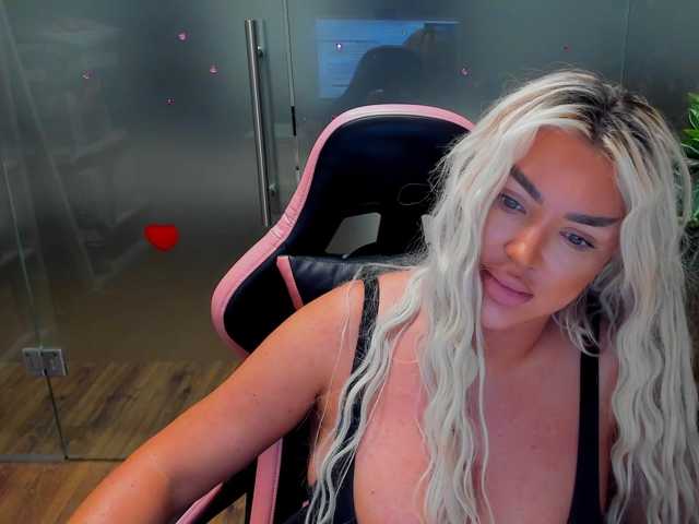 SarahStone live cam on BongaCams
