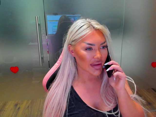 SarahStone's BongaCams show and profile