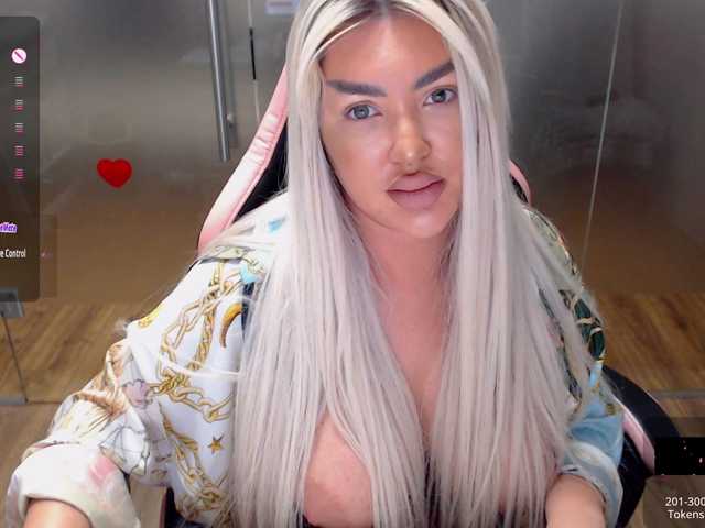 SarahStone live cam on BongaCams
