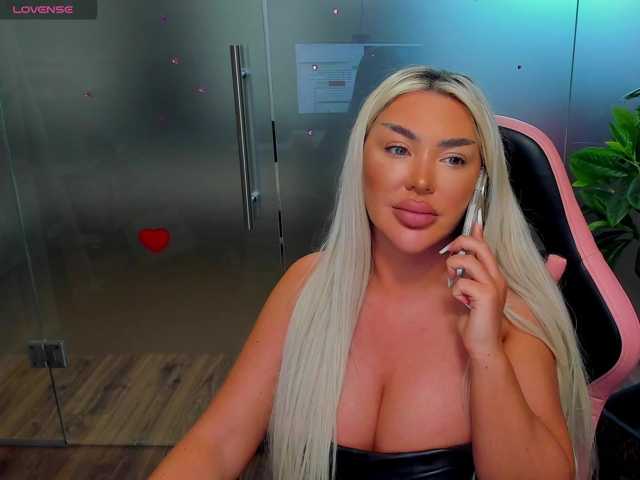 SarahStone live cam on BongaCams