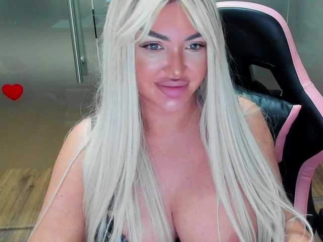 SarahStone live cam on BongaCams