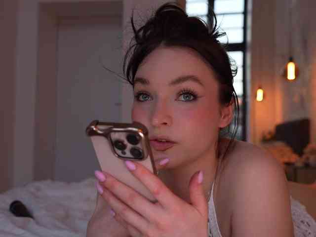 blackvelveet webcam
