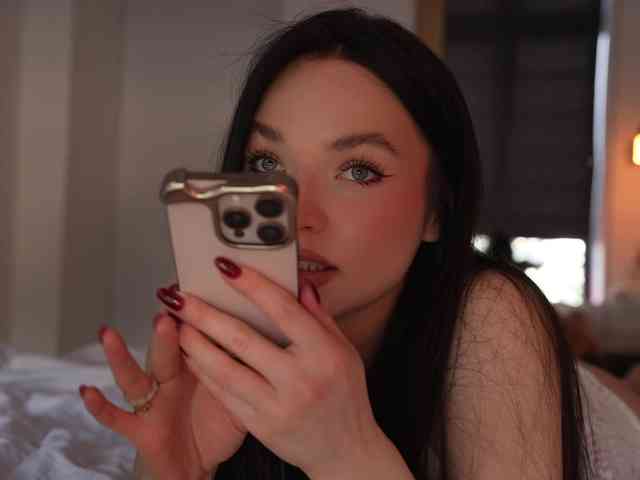 blackvelveet webcam