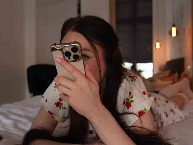 blackvelveet webcam