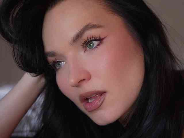 blackvelveet webcam
