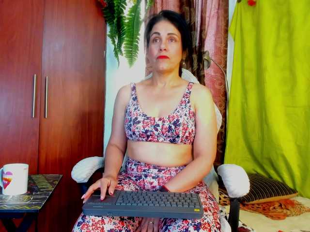 girasol-walto live cam on BongaCams