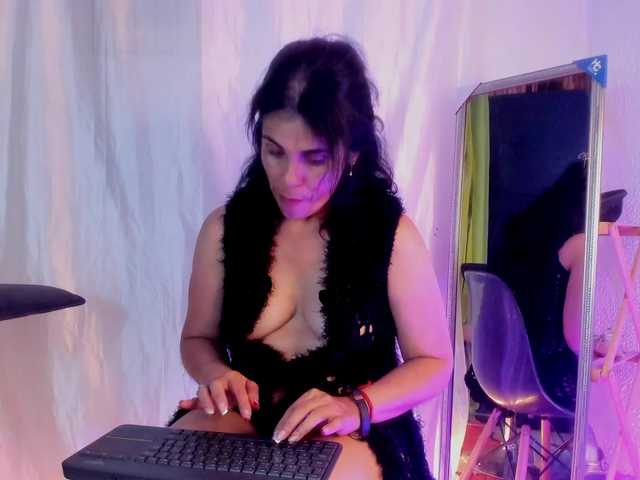 girasol-walto live cam on BongaCams