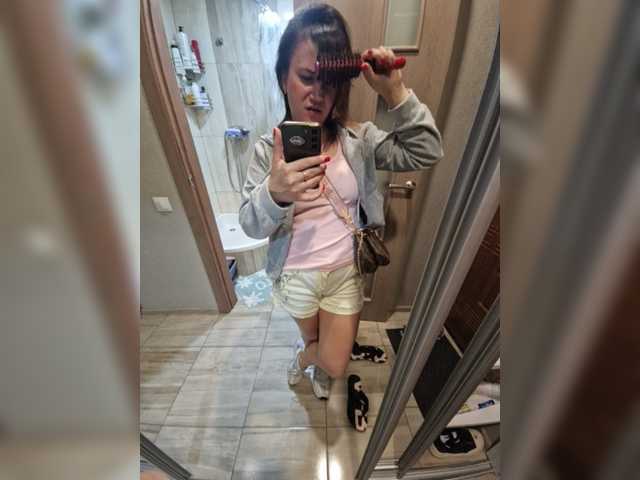 Kira183 live cam on BongaCams