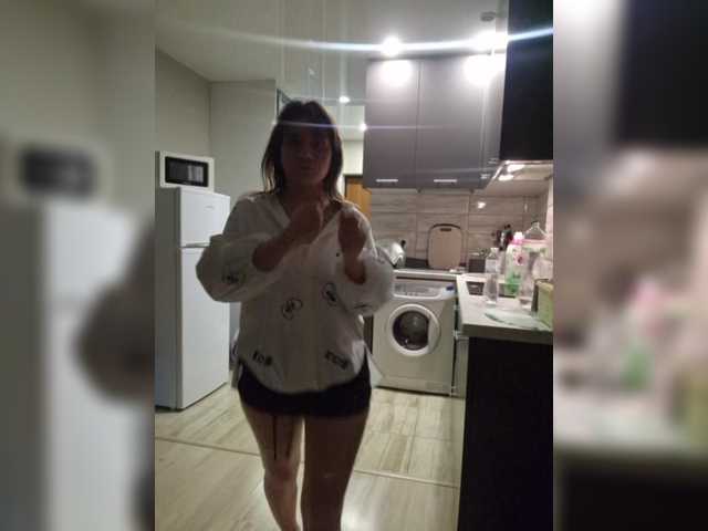 Kira183 live cam on BongaCams