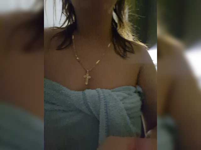 Kira183 live cam on BongaCams