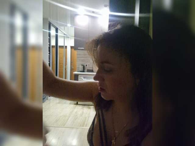 Kira183 live cam on BongaCams