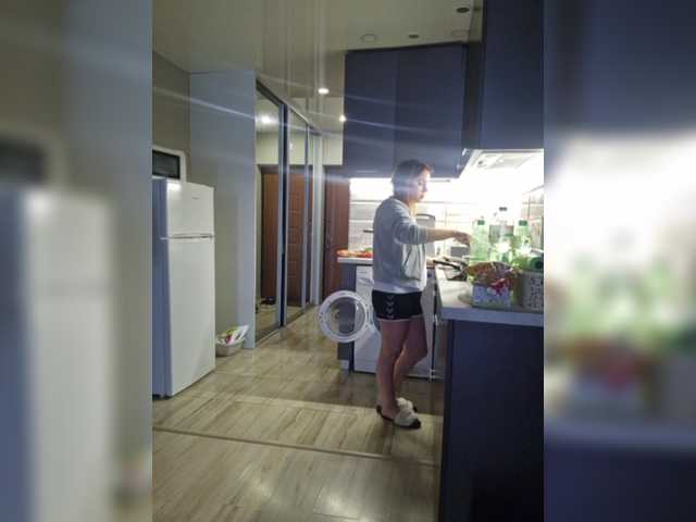 Kira183's BongaCams show and profile