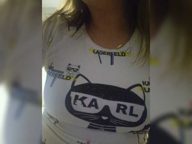 Kira183 live cam on BongaCams