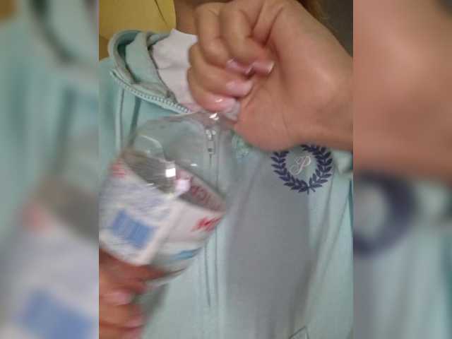 Kira183's BongaCams show and profile