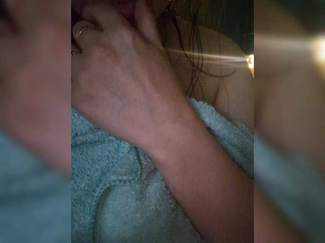 Kira183 Live Cam on BongaCams