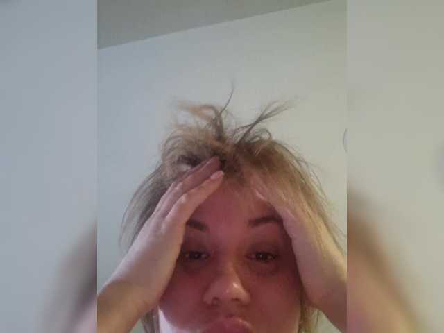 Kira183's BongaCams show and profile