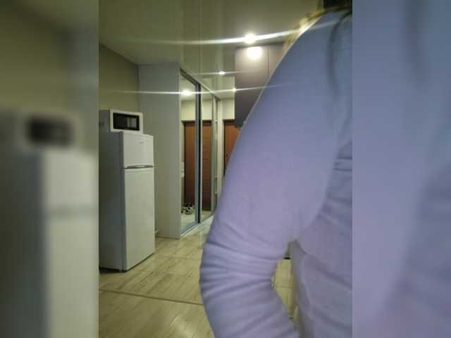 Kira183's BongaCams show and profile