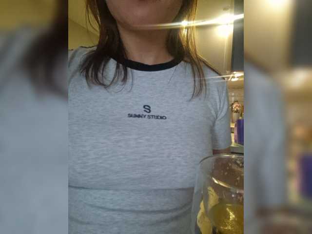 Kira183 live cam on BongaCams