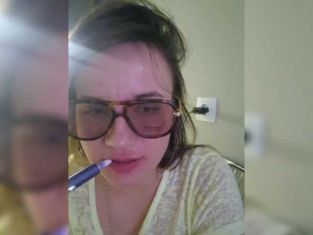 Kira183 live cam on BongaCams