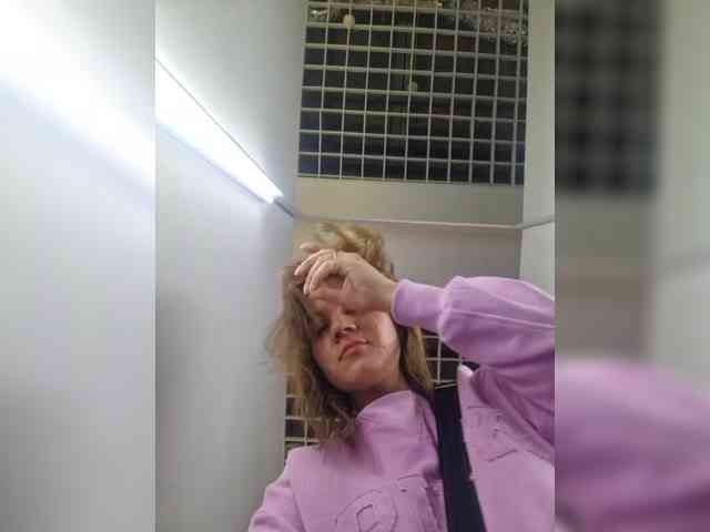 Kira183 webcam
