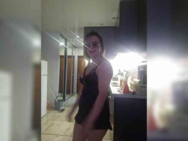 Kira183 webcam