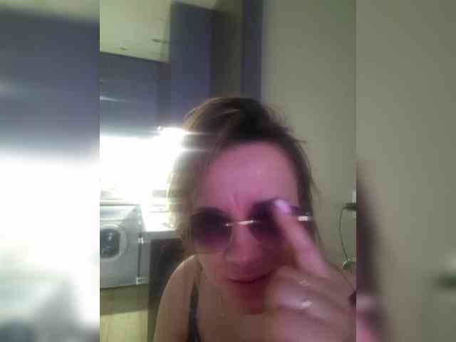 Kira183 webcam
