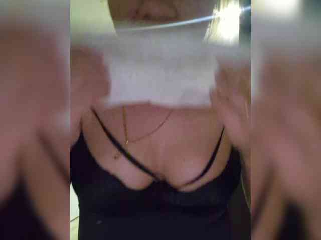 Kira183 webcam
